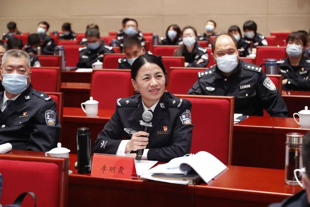 公安静海分局法制支队三大队大队长葛建文评委提问海河传媒中心文艺