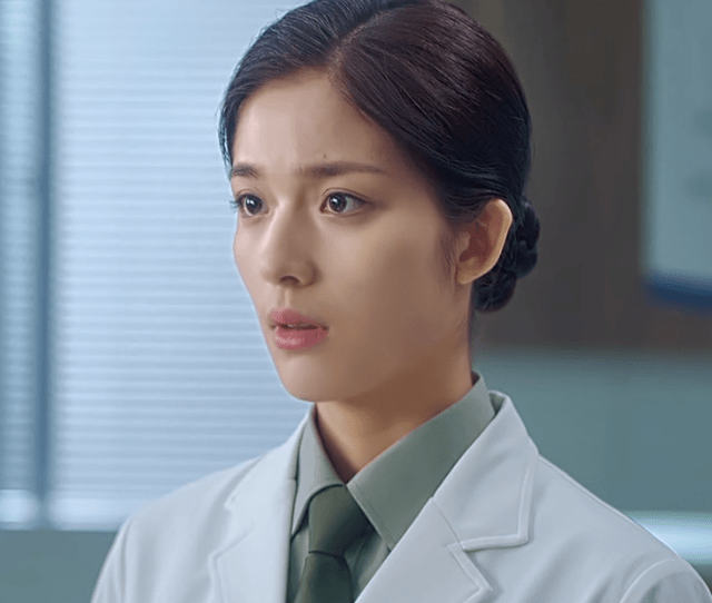颜值不输李沁,表演充满灵气,《爱上特种兵》钟丽丽真是太圈粉了_萧萧
