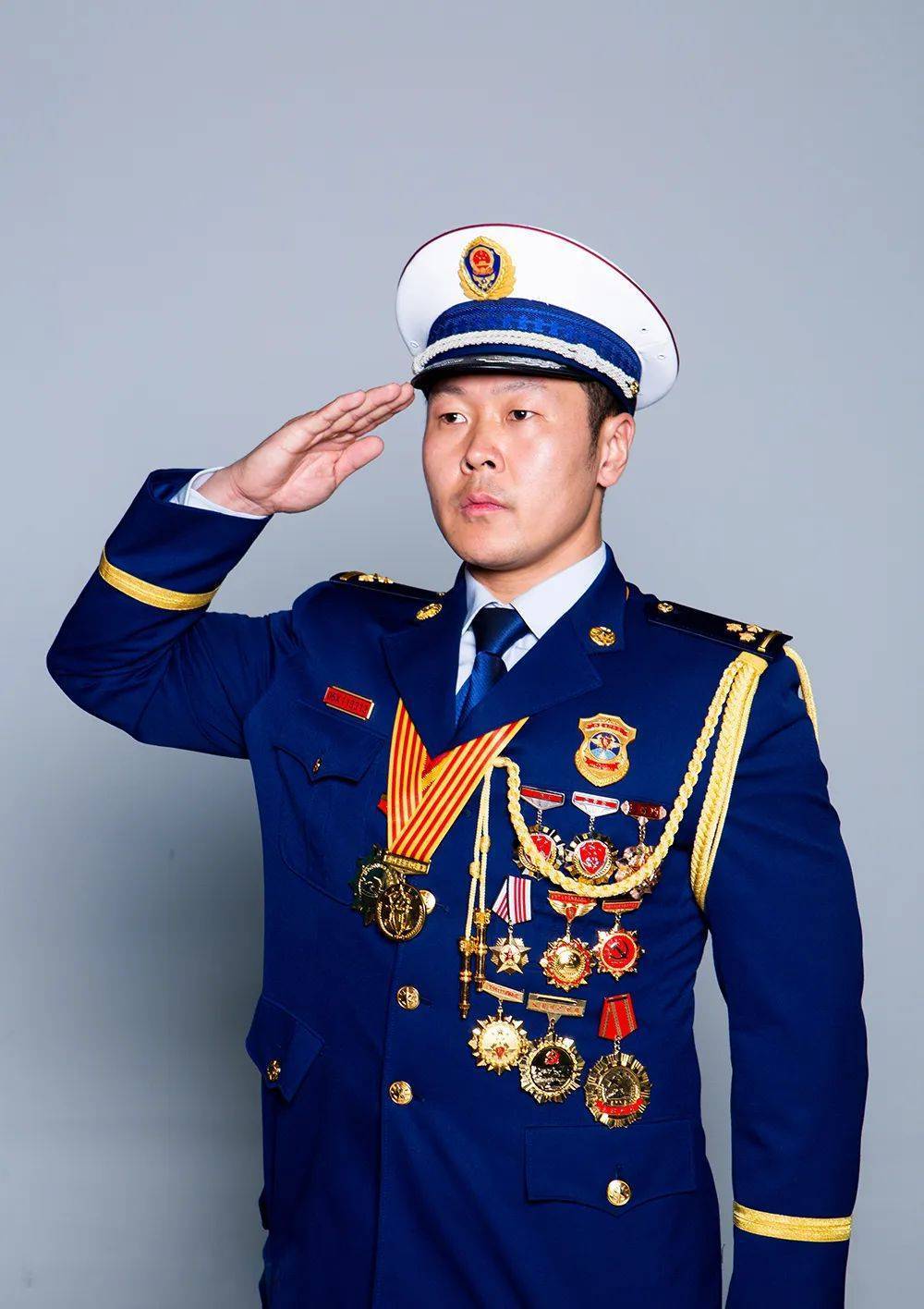 这位90后消防员,成为党的二十大代表_巴特尔_父亲_救援