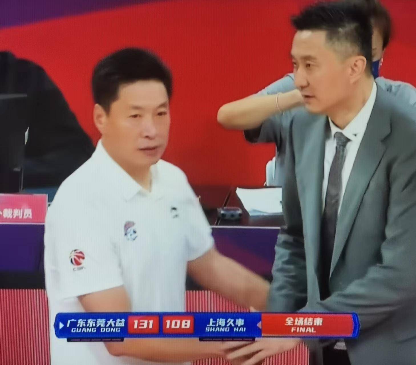 广东大胜上海剩10秒钟仍3次攻筐,赛后李春江与杜锋只握手不说话_比赛