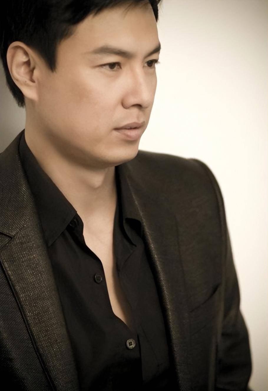 演员朱铁:娶圈外美术老师,陪母亲战胜乳腺癌,娱乐圈的好男人_同学