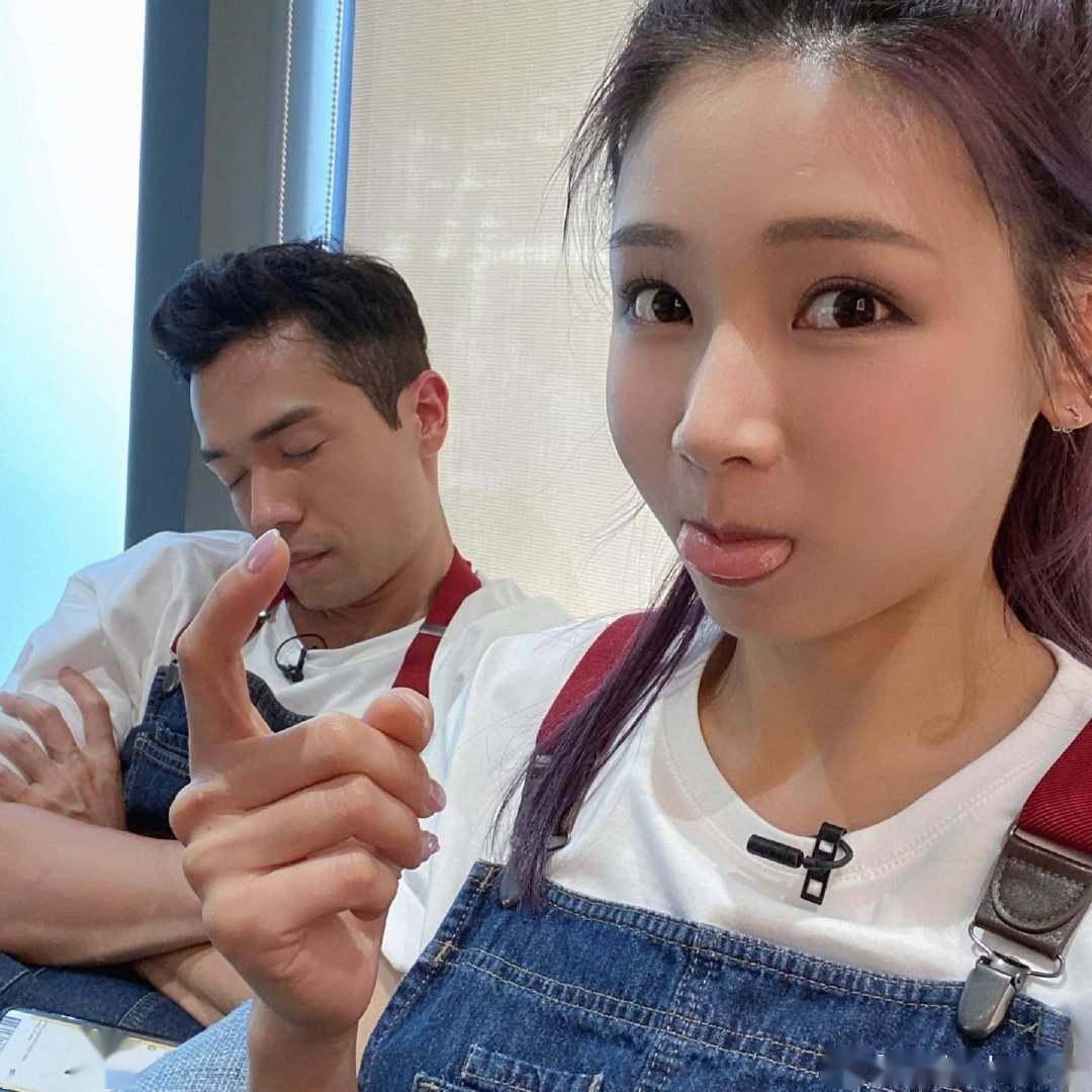 如此看来,简淑儿对此非常看得开,她不会执着于这些消息,就连其男友