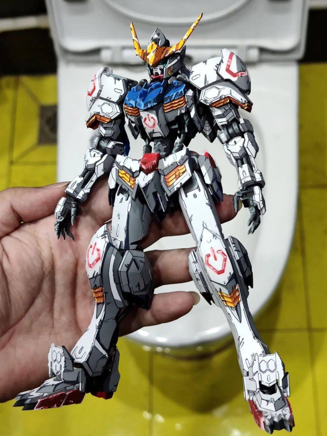 动画中的战斗效果get,mg巴巴托斯二次元战损涂装!_进行_公众_模型