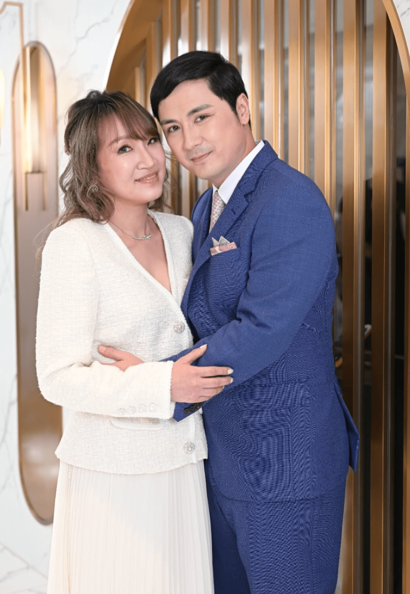 李泳豪结婚未邀母亲出席，施明被指不满儿媳年纪大，家人拒绝回应_搜狐网