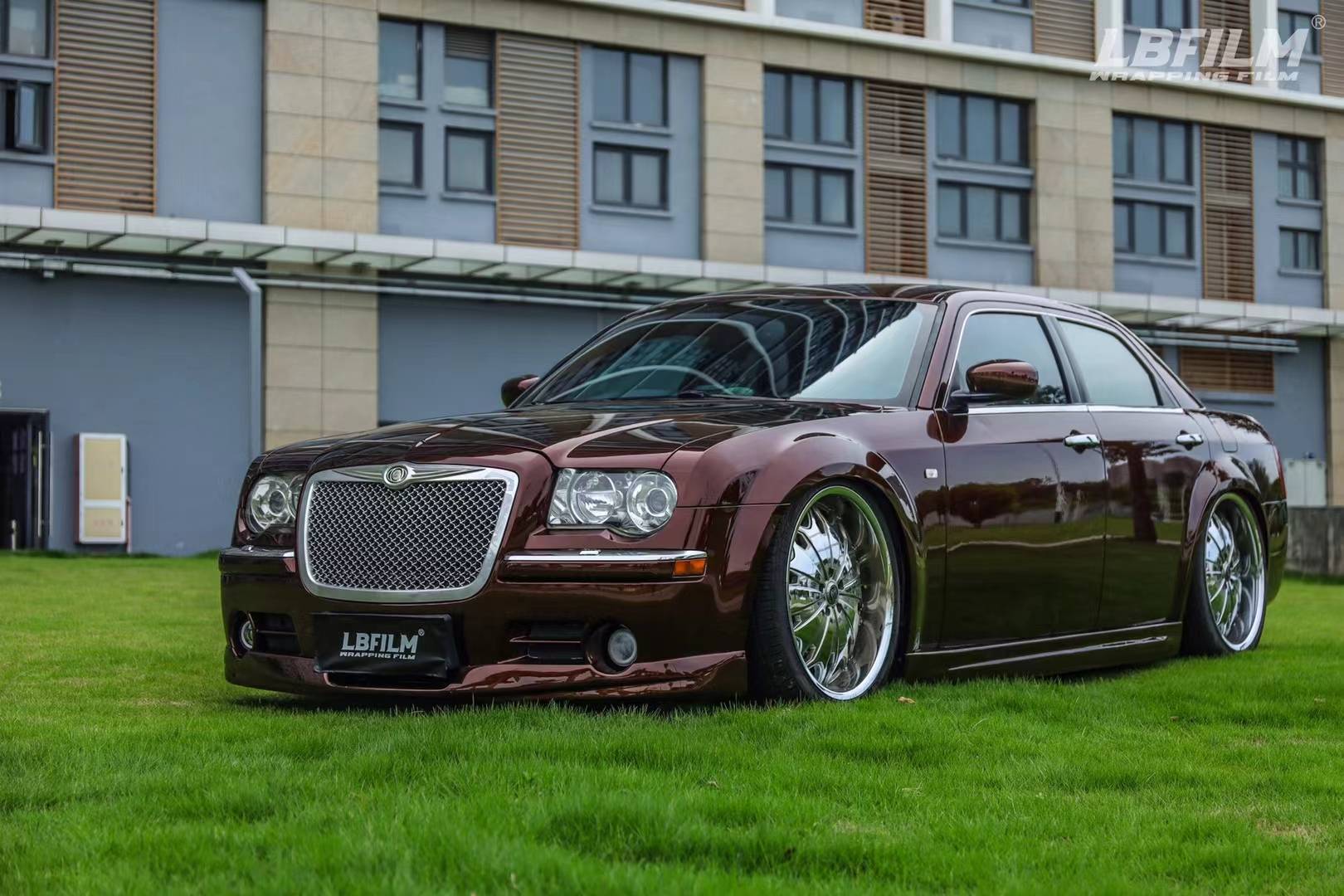 克莱斯勒300c-lb改色膜液态金属咖,力量与热情的象征_搜狐汽车_搜狐网