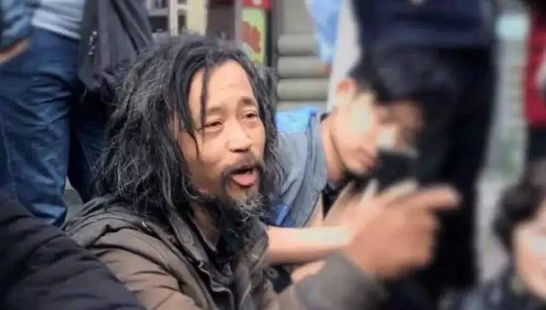 面筋哥程书林当初,做流浪歌手多年的程书林参加了选秀节目《中国梦之