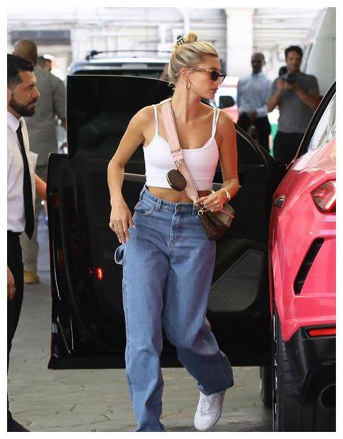 别懊恼秋裤怎么穿了，有那4条牛仔裤就够了，能够穿到冬天