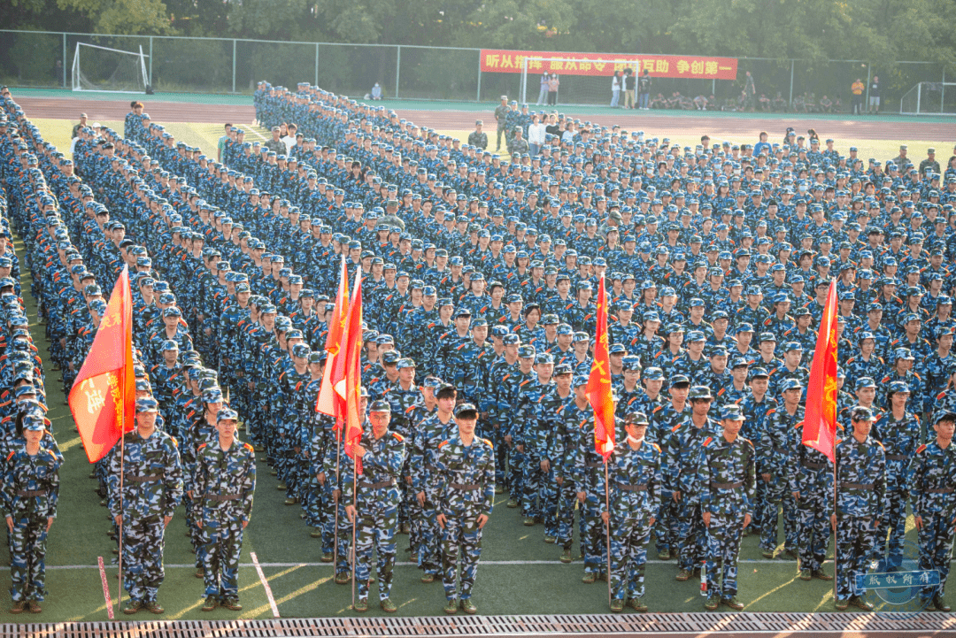 军训第一天,从新生到"新兵"_训练基地_级新生_大学生