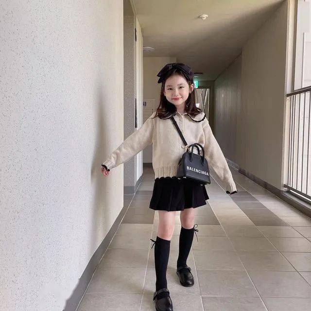 8岁女孩,靠穿搭吸粉23w:又是想养女儿的一天_必备_gahee_象君