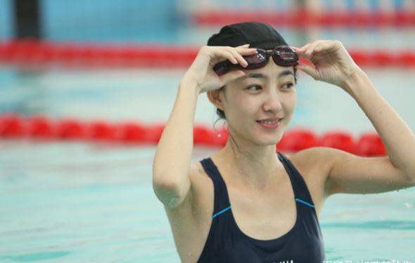 王丽坤游泳素颜图片
