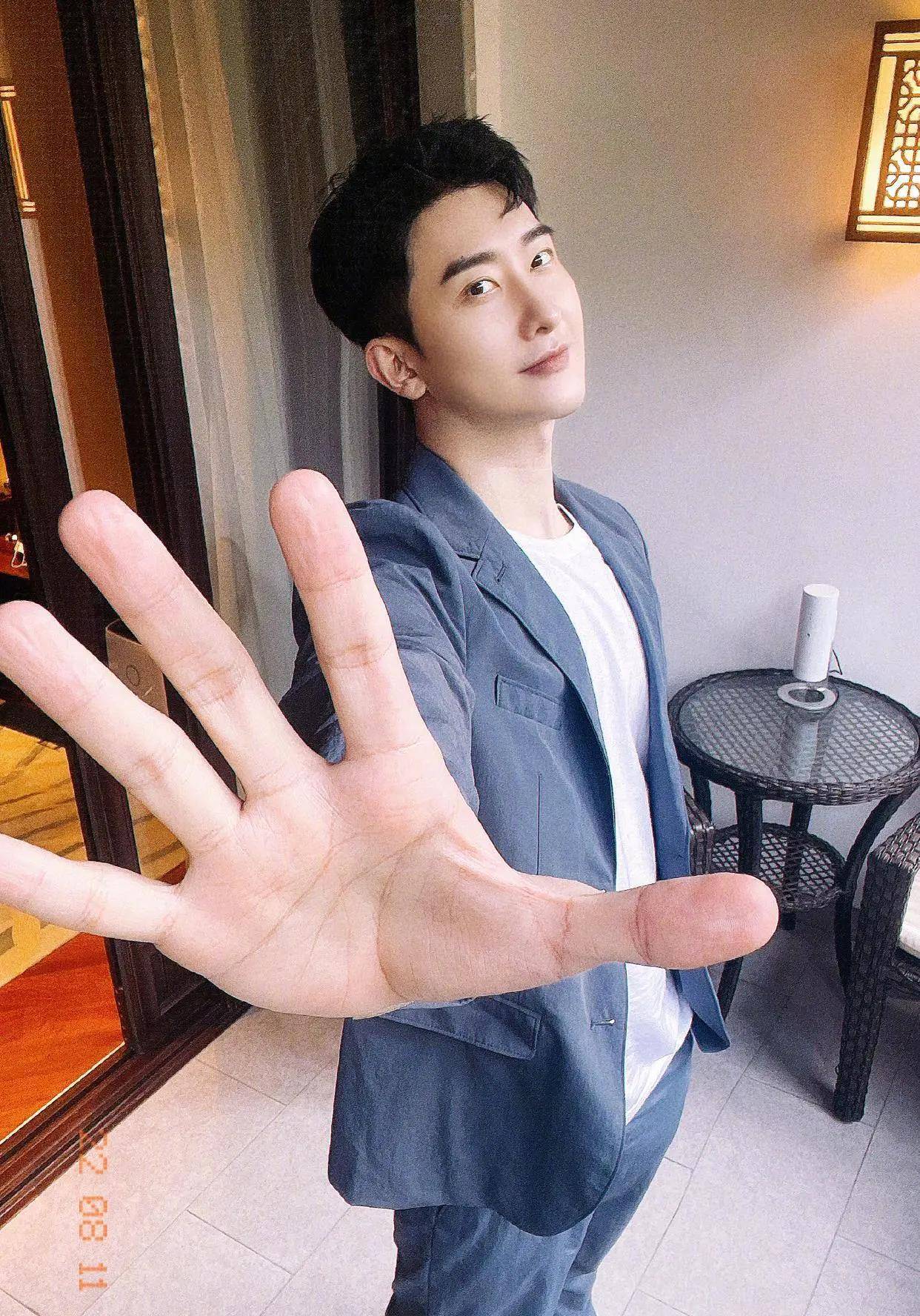 起了,毕竟与他同期superjunior华裔成员,韩庚以及刘宪华都在娱乐圈拥