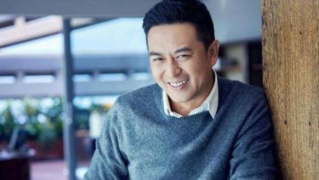 分手富豪丈夫后,分得24亿巨款嫁给张嘉译,51岁活成人生赢家_王海燕