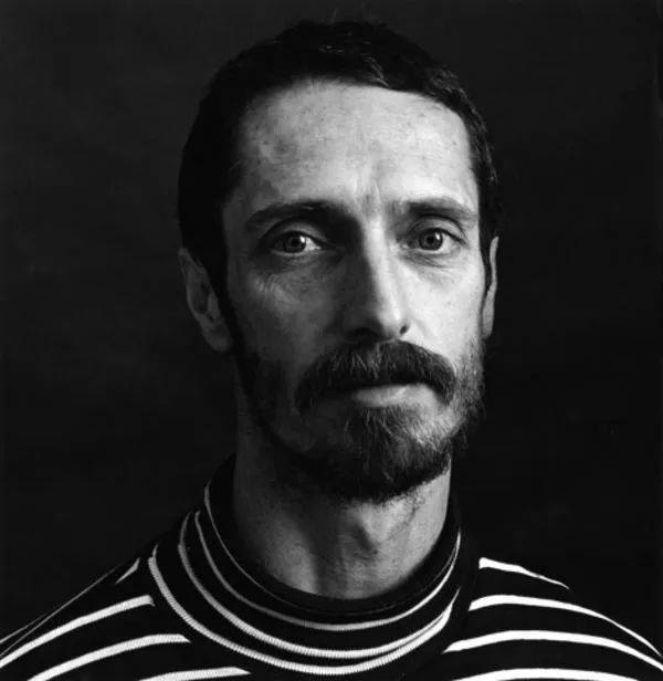 1972年6月,在纽约约翰·韦伯画廊(john weber gallary),由美国舞蹈家