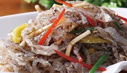 凉拌鱼皮,满满胶原蛋白,吃起来清爽可口_香菜_道菜_步骤