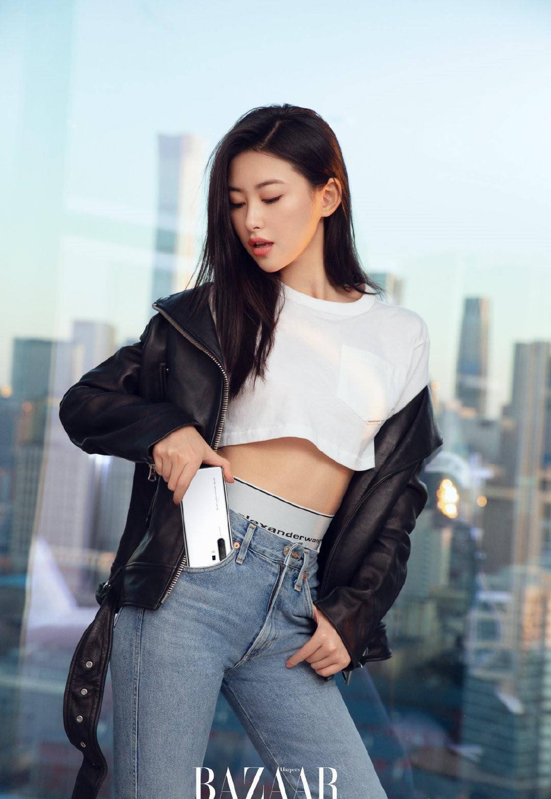 不愧连续8年上榜最美面孔,36岁朱珠时尚开衩裙秀腿,美得好撩人_款式