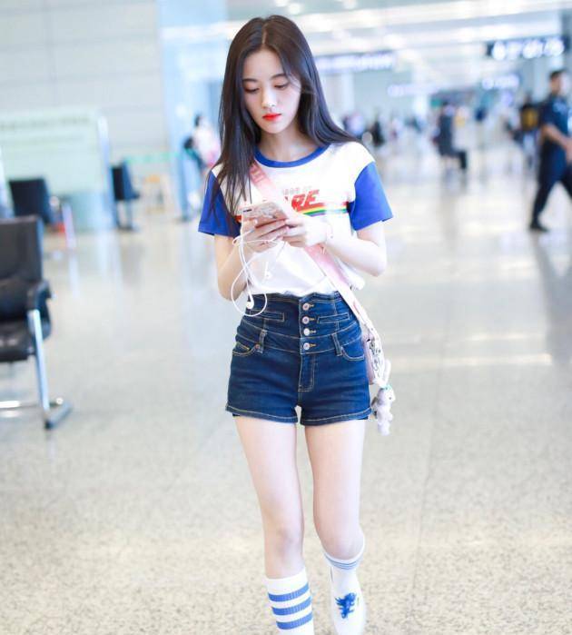 鞠婧祎玩转上海迪士尼游乐园,jk学生制服学生装,清纯可爱又少女