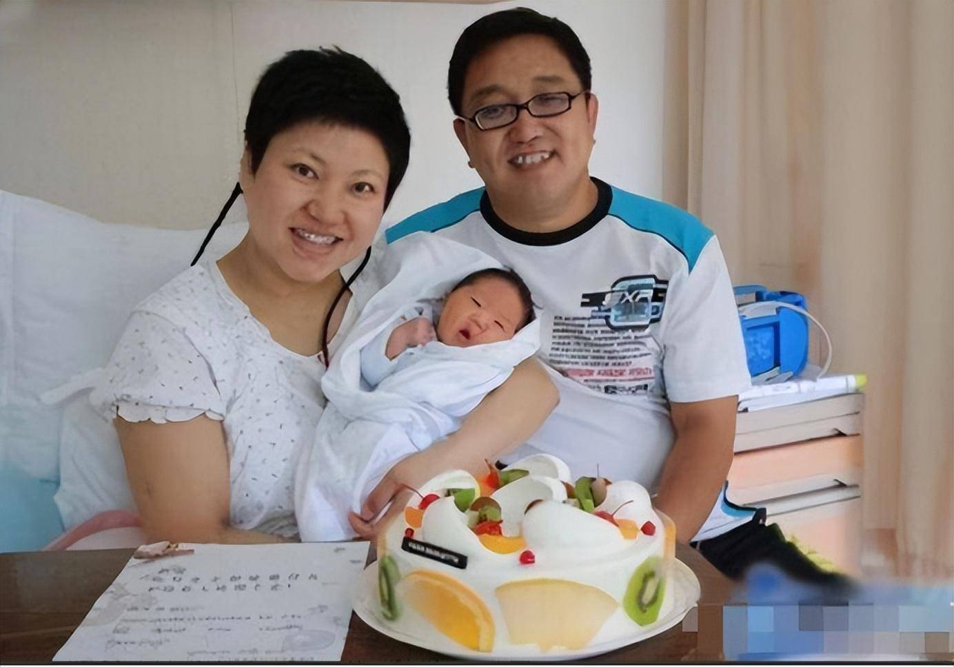 演员句号:再婚娶小11岁妻子,让丧子的岳父母不再流泪_兆杰_喜剧_观众