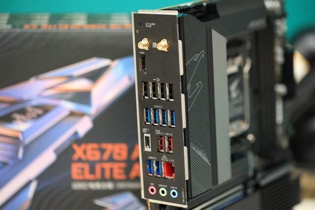 就是这么顶，超豪华供电，技嘉小雕X670 AORUS ELITE AX主板评测体验