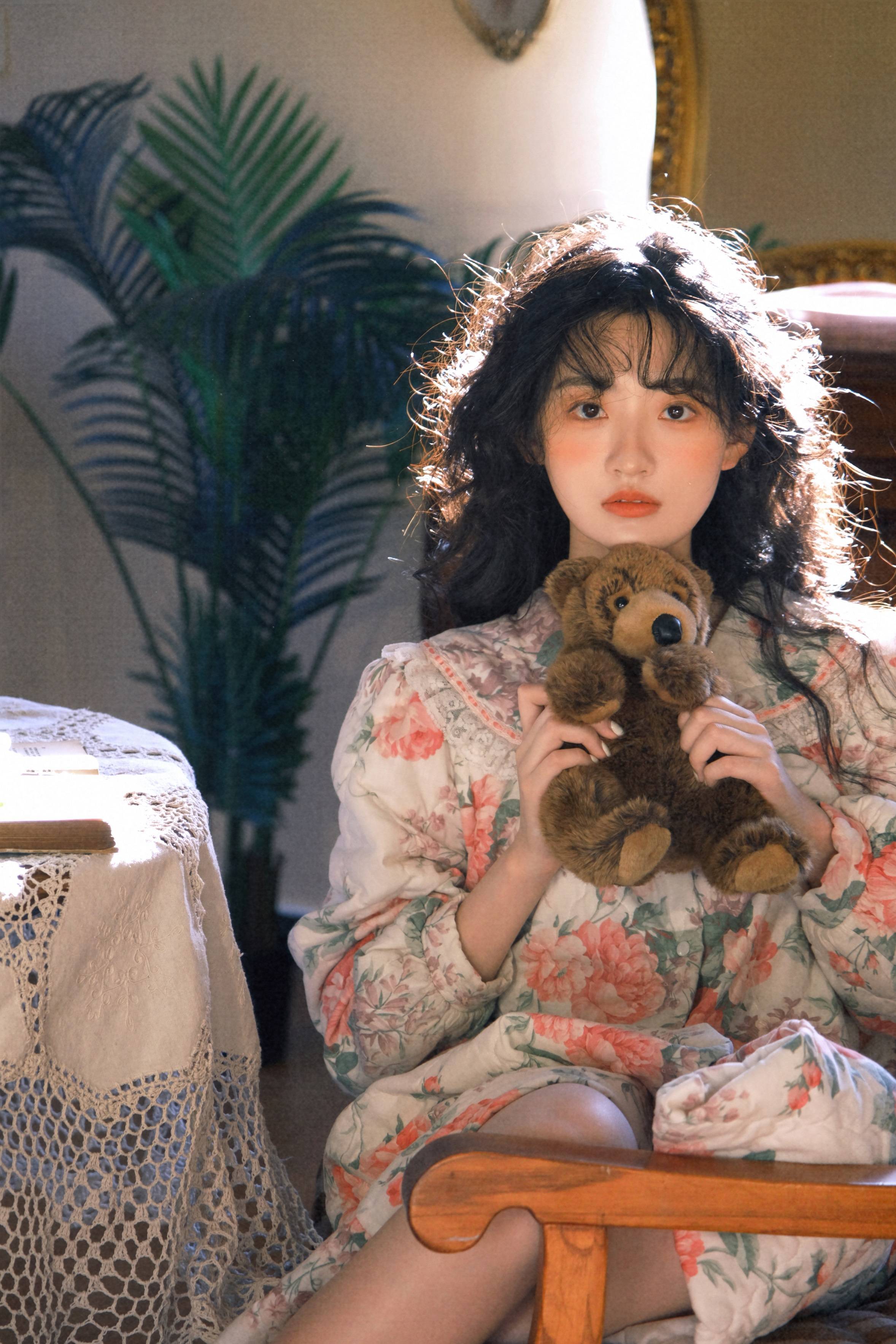 杨雨潼最新写真大片 复古浪漫似油画少女_自带_气质_仙剑