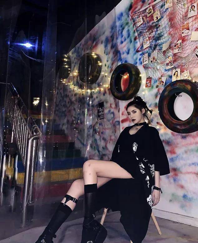 五年前参加《变形计》的舞媚娘杨馥宇现状如何?