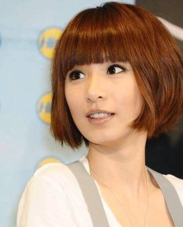 改变发型后的田小姐,颜值与歌声并存,将37岁活成18岁的模样