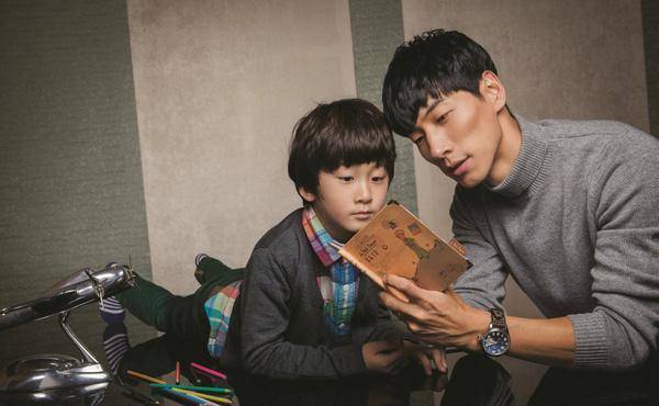 张亮儿子天天,因参加《爸爸去哪儿》而出名,如今帅气少年感十足_寇静