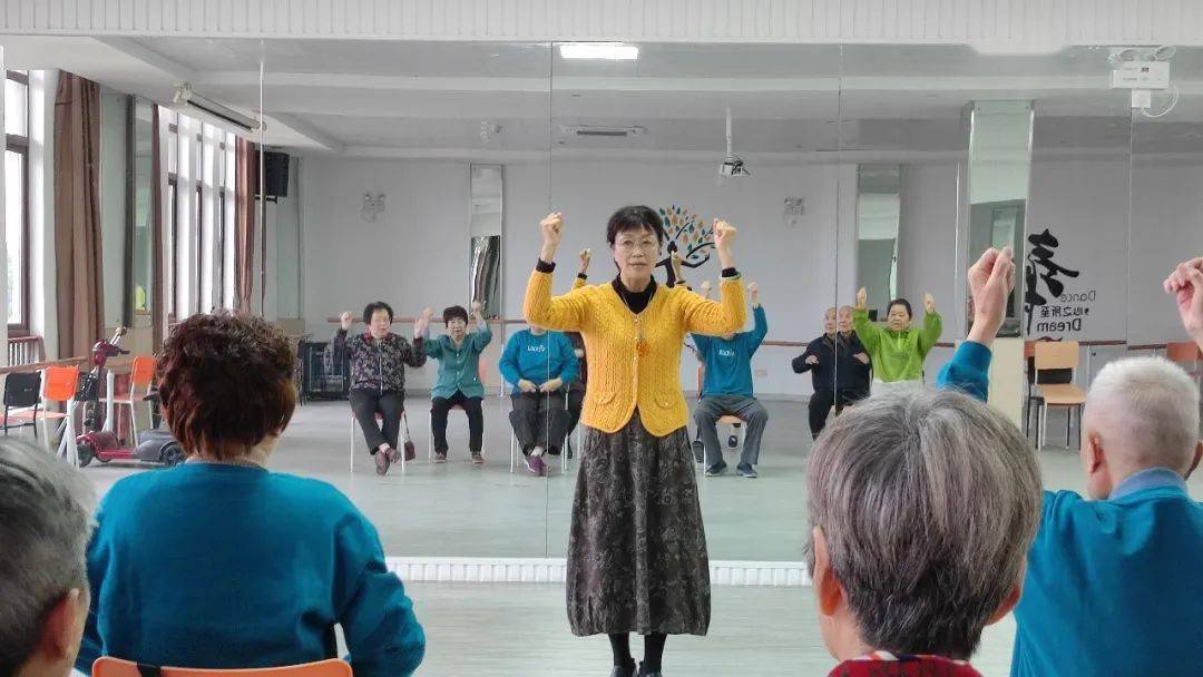 快乐手指操,益智又健脑——长者手指操课堂_活动_锻炼_老年人