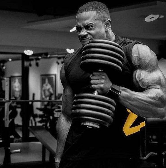 世界健美冠军,肌肉"熊猫",他是自然健美的极限吗?_健身_训练_比赛