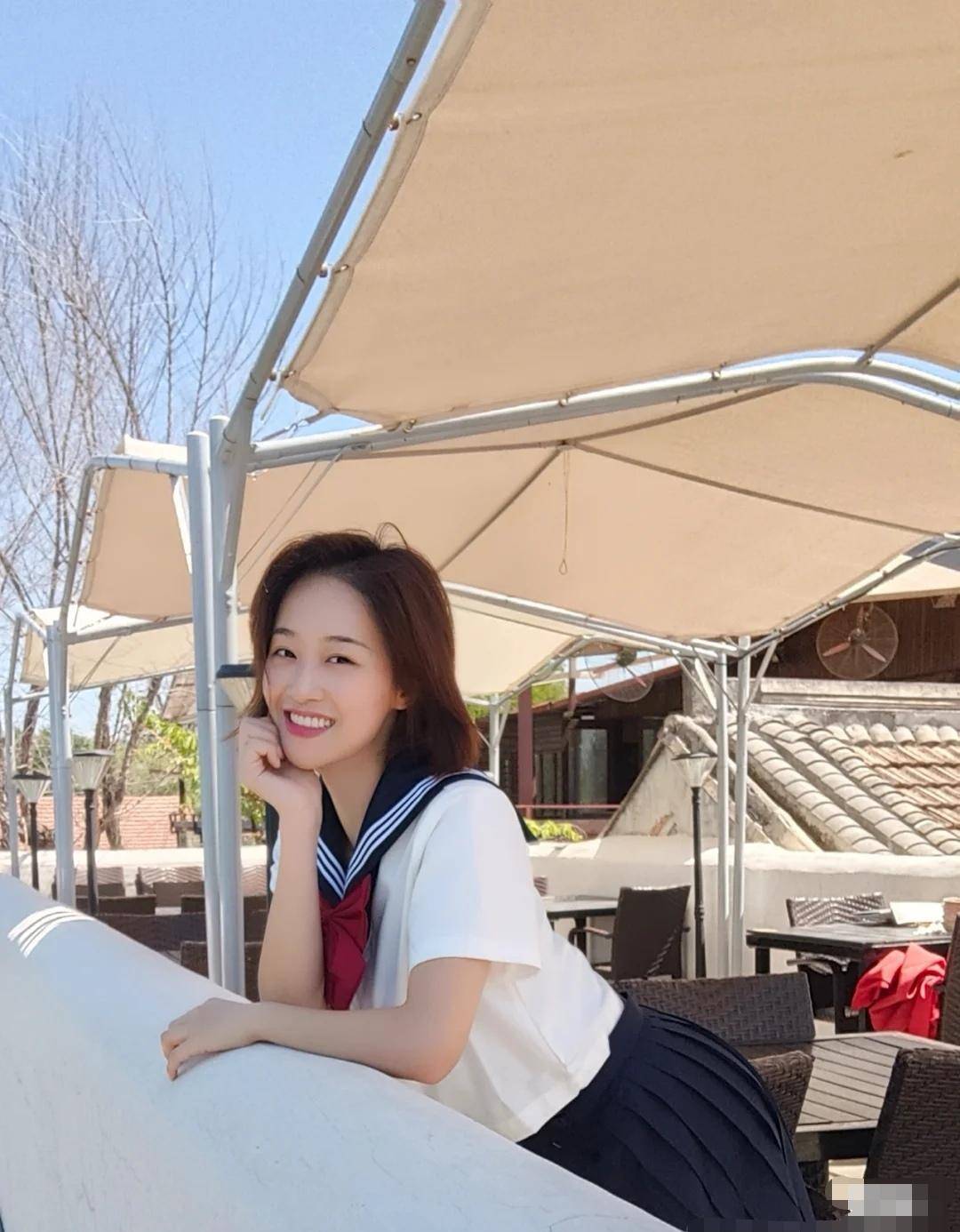 蓝盈莹驾驭能力好强,30岁穿jk制服,依旧"少女"模样_气质_风格_造型