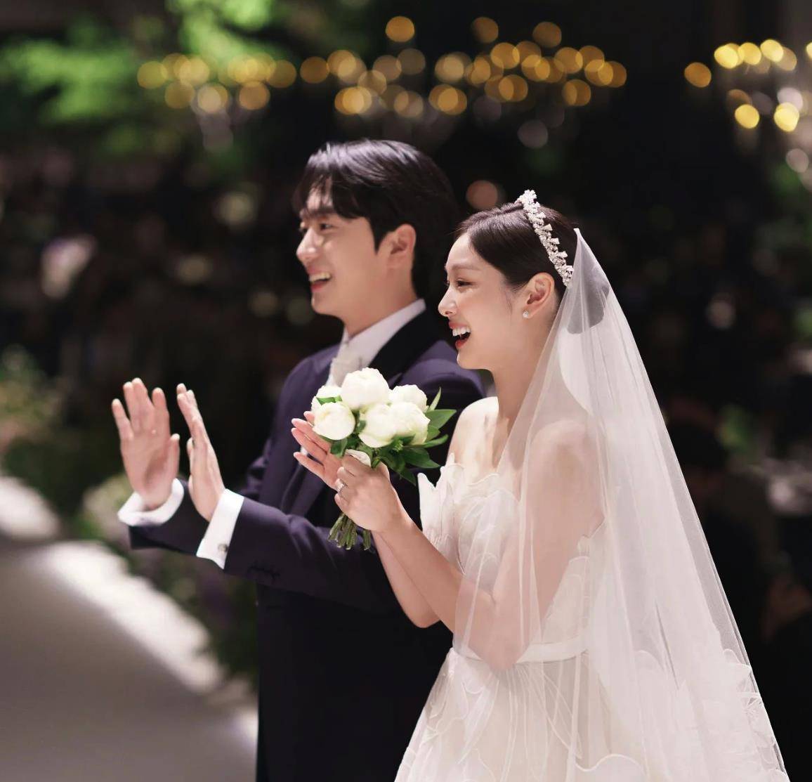 "花滑女王"金妍儿大婚,一袭婚纱美呆了_迪奥_婚礼_新郎