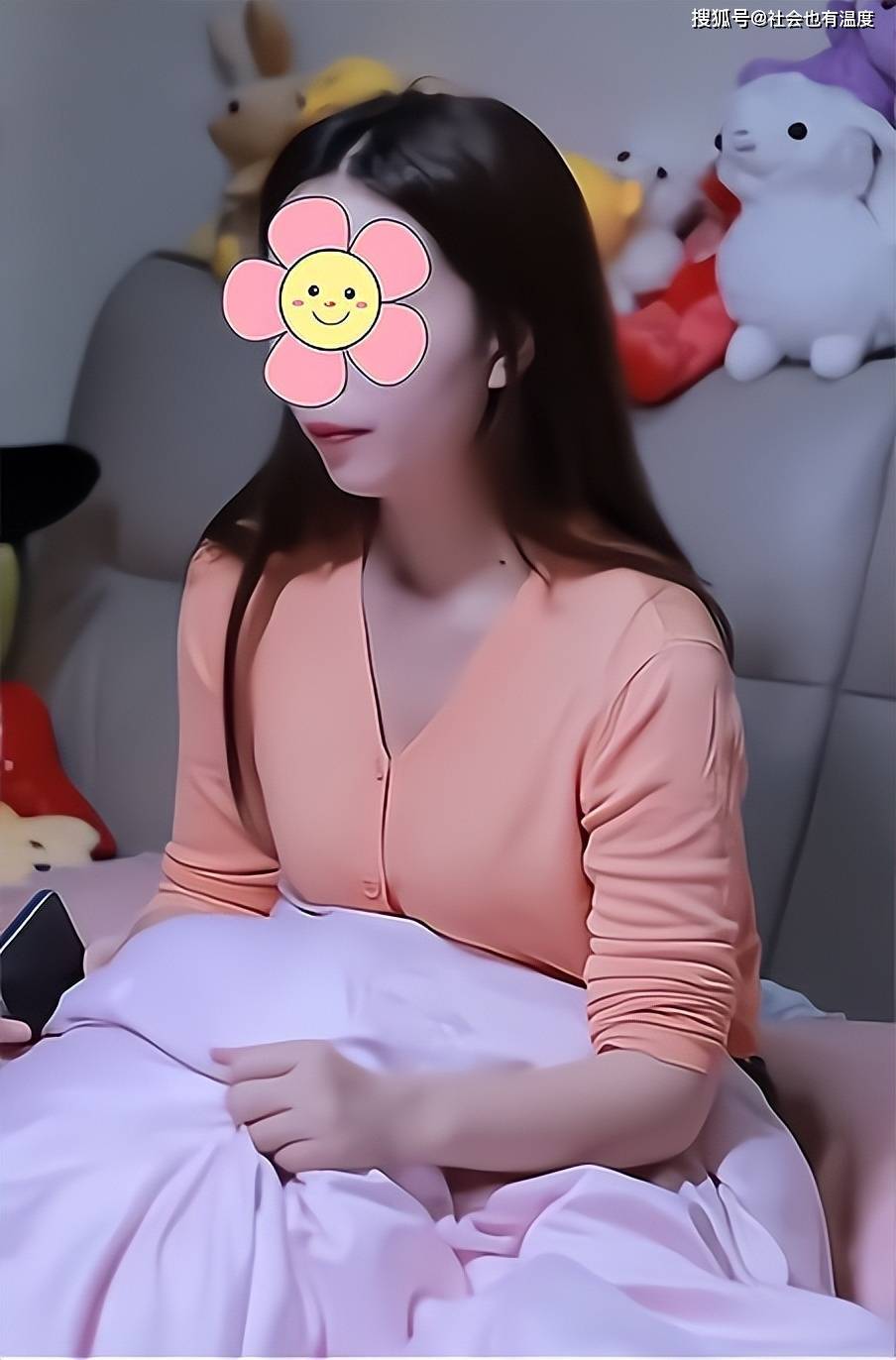 出差的妻子提前回家,男子搂着同事语无伦次:我们什么都没做_刘某飞