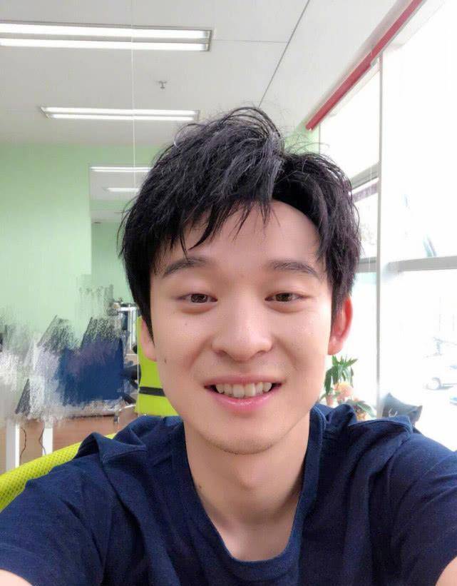 爸爸是演员,妈妈是经纪人,出道6年没红,现25岁很帅却被遗忘_董子健