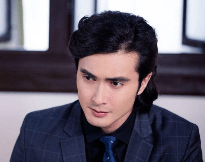 男女主的一人一怪的设定并不稀奇,李木戈上部爆款剧《司藤》就是如此.