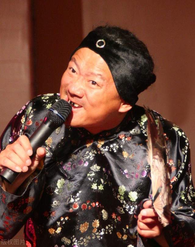 唐鉴军的负心情史,与原配离婚娶搭档,53岁和小美女牵手再起风波_孙