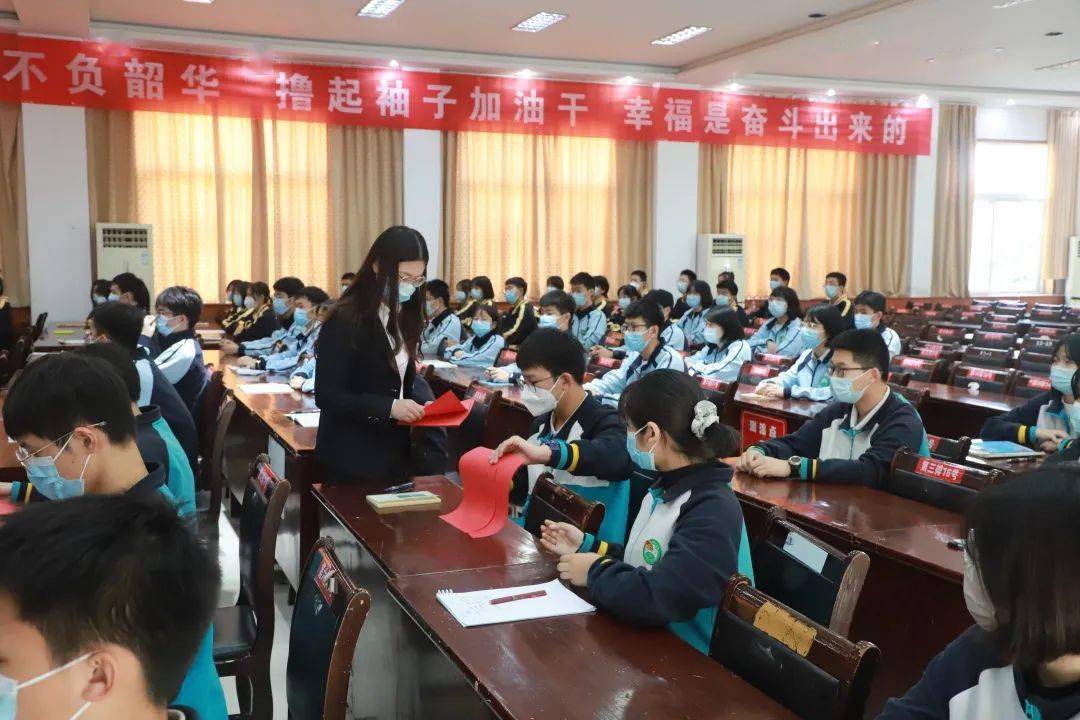 韩胜,黄心雨,陈慧洁等九名同志为共青团滑县六中第四届委员会委员