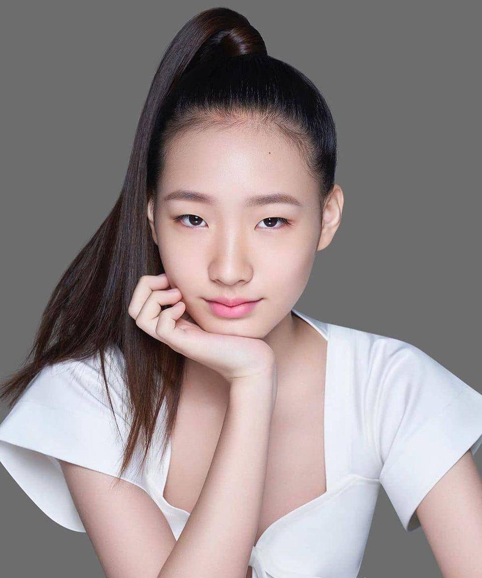 14岁成美妆品牌代言人,美的超凡脱俗_许曦文_elly_网友