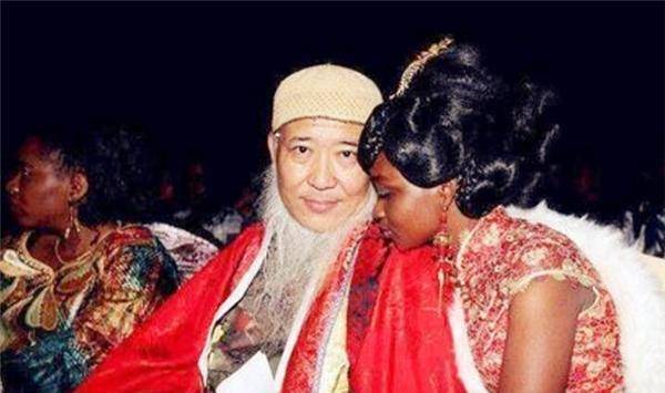 而作为杨彦在非洲的向导的是一位非洲女孩,她名叫爱达.