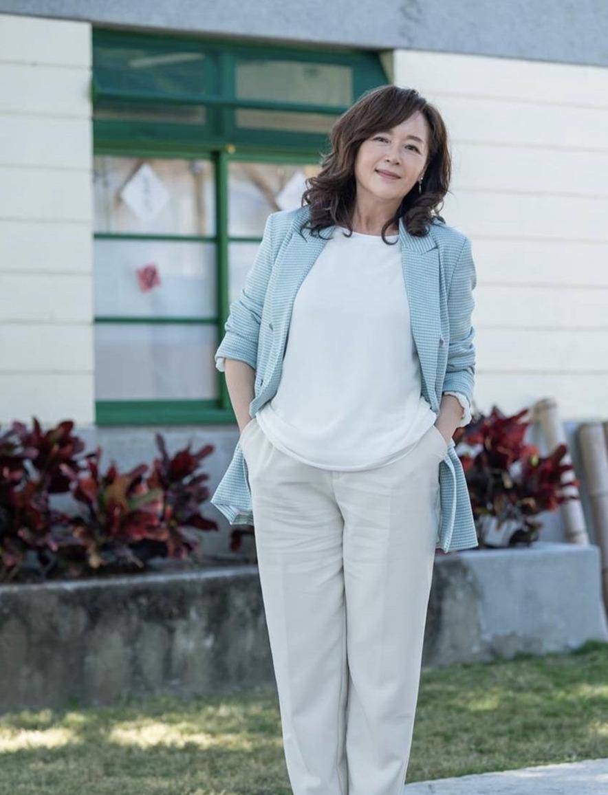 她19岁成影后,嫁富商竟成"小妾",今61岁为女儿拼