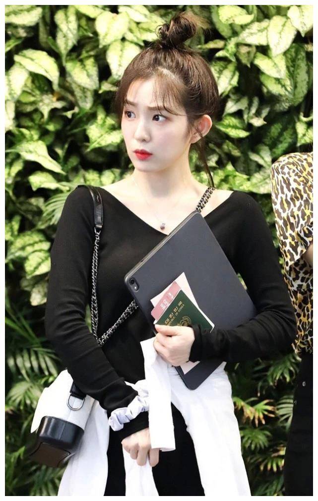 裴珠泫太皮了,非要给裤子穿外套,看到全身照后网友:1米5?