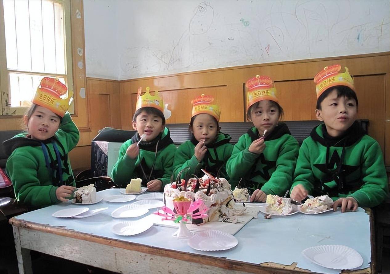 安徽一农妇生下五胞胎,父母坚持不愿送人,如今已读高中_陈强彪_史有琴