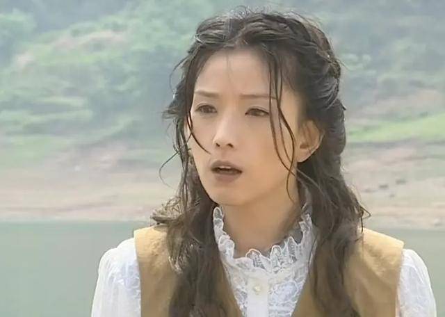 成龙跟叶全真一起合作了《火烧岛》这部作品,因为走动比较频繁,经常被