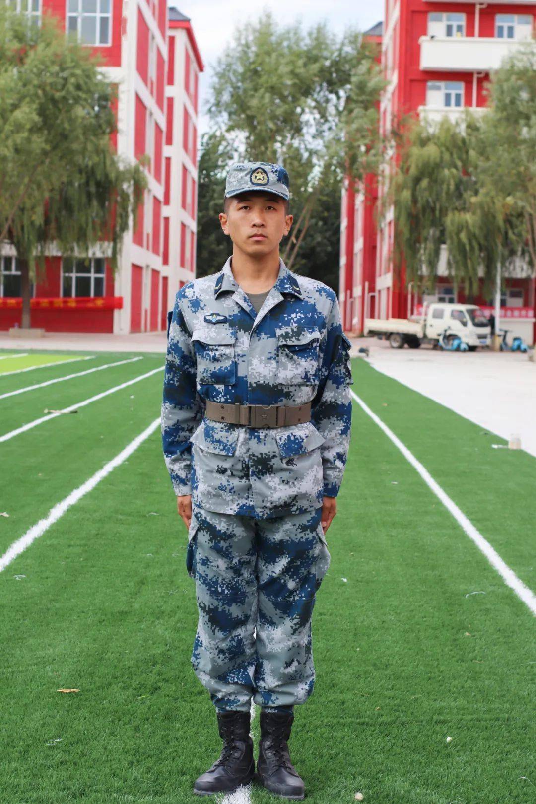 军训_大学生_八连