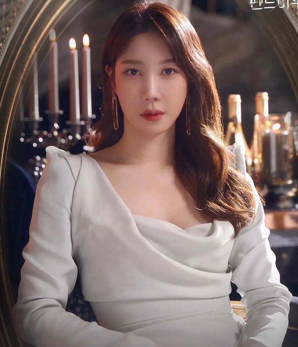 韩剧《顶楼》可以笑着活到最后 为何放弃爱情与幸福 她真女人_申秀莲