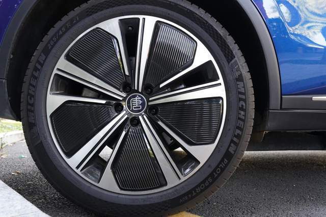 续航、性能、智能全在线!试驾新款唐EV