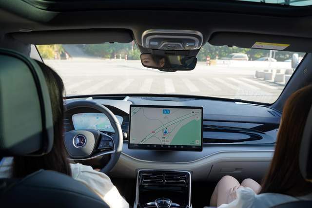 续航、性能、智能全在线!试驾新款唐EV