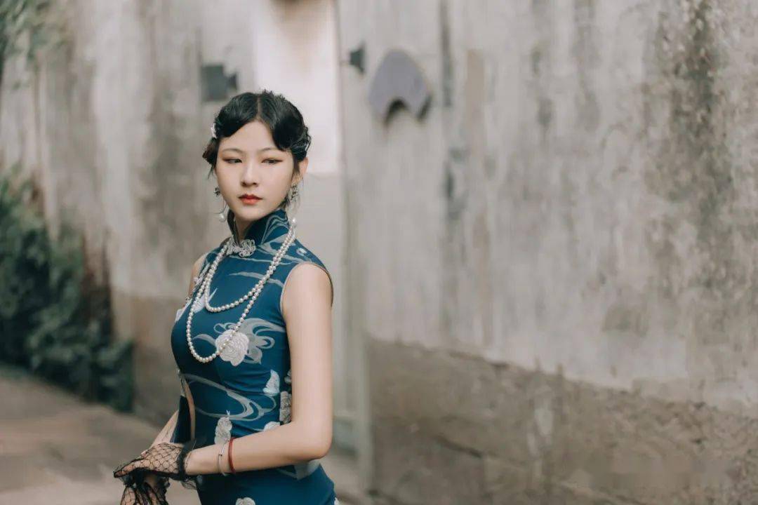 朗诵| 旗袍,一首岁月的诗_女子_中国_文字