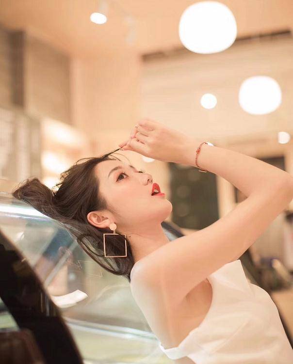 现25岁初长成,自拍照美若天仙_张兆艺_几位_多面体