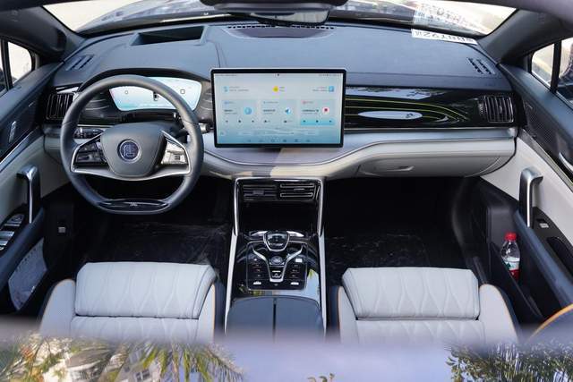 续航、性能、智能全在线!试驾新款唐EV