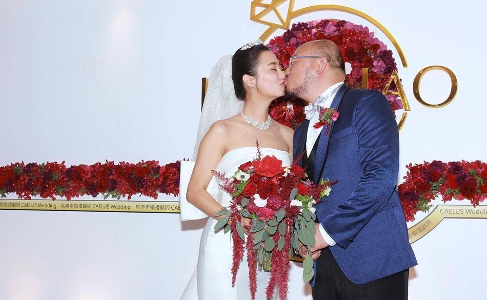 陈乔恩作为赵小侨的闺蜜,当天也以伴娘身份出席婚礼,尽管陈乔恩已被