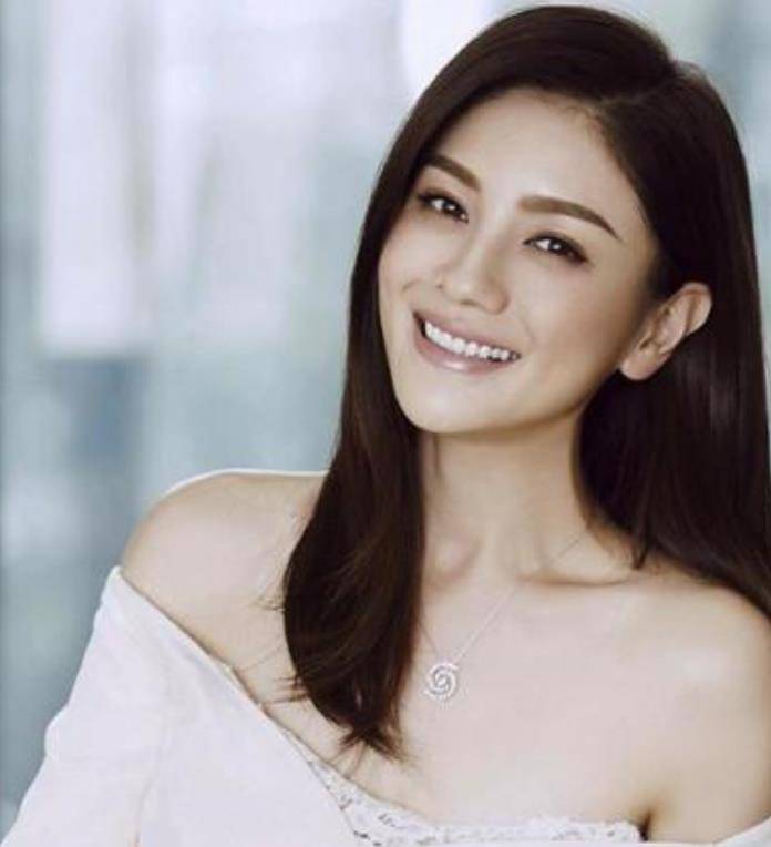 胡可和沙溢的恋情搞笑滑稽堪比相声,特意设置的惊喜曾被导演搅黄_电话